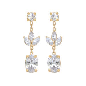 Sublimes boucles d'oreilles pendantes, confectionnées en plaqué or jaune 18 carats éclatant. Chaque boucle est ornée d'oxydes de zirconium incolores taille ovale brillant, capturant la lumière avec une intensité exceptionnelle. Un design raffiné et élégant, idéal pour illuminer toutes vos tenues.