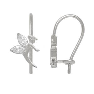 Apportez une touche de magie et de poésie à votre style avec ces ravissantes boucles d’oreilles en argent 925/000 rhodié. Alliant délicatesse et éclat, elles capturent l'esprit enchanteur d'une fée en plein vol. Chaque boucle représente une silhouette de fée finement sculptée. La posture gracieuse évoque la légèreté et le mouvement. Les ailes sont ornées de deux oxydes de zirconium taillés en marquise (forme de navette). Ces pierres captent la lumière à chaque mouvement, imitant le miroitement des ailes d'un papillon.