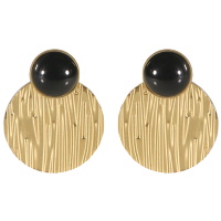 Boucles d'oreilles pendantes composées de puces rondes en acier doré surmontées d'une demi perle en pierre de couleur noire et d'une pastille ronde avec motifs de rayures en acier doré.