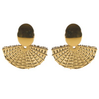 Boucles d'oreilles clip composées pastille ovale et d'un pendant éventail en acier doré.