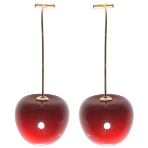 Boucles d'oreilles pendantes en forme de cerises en acier doré.