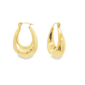 Rehaussez votre style avec ces élégantes créoles en acier doré. Leur design poli et bombé offre un éclat chaleureux et une allure sophistiquée, parfaite pour ajouter une touche de luxe discret à votre tenue de jour comme de soirée. Un choix intemporel pour sublimer votre collection de bijoux.