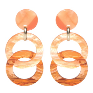 Boucles d'oreilles pendantes fantaisies composées d'une pastille ronde de couleur orange et de deux cercles entrelacés de couleur orange.