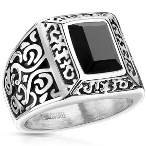 Bague avec forme filigrane en acier inoxydable 316L argenté sertie d'une pierre noire.