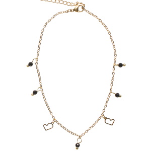 Bracelet chaîne de cheville composé d'une chaîne avec deux pampilles en forme de cœur en acier doré et de pampilles perles de couleur noire. Fermoir mousqueton avec 4 cm de rallonge.