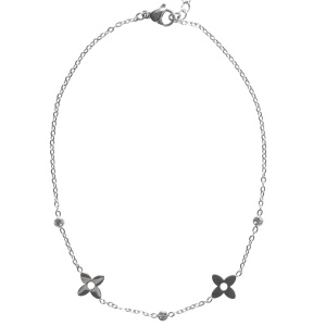 Bracelet chaîne de cheville composé d'une chaîne avec des trèfles à quatre feuilles en acier argenté et de trois strass sertis clos. Fermoir mousqueton avec 4 cm de rallonge.