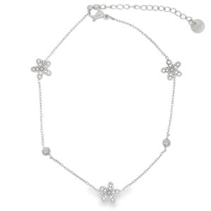 Ce somptueux bracelet chaîne de cheville en acier argenté se distingue par son élégance intemporelle. Sa structure raffinée accueille une série de fleurs serties de strass. Son éclat chaleureux et son design intemporel en font un accessoire polyvalent, idéal pour sublimer la cheville avec discrétion et raffinement professionnel. Fermoir mousqueton avec 5 cm de rallonge.