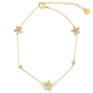 Ce somptueux bracelet chaîne de cheville en acier doré se distingue par son élégance intemporelle. Sa structure raffinée accueille une série de fleurs serties de strass. Son éclat chaleureux et son design intemporel en font un accessoire polyvalent, idéal pour sublimer la cheville avec discrétion et raffinement professionnel. Fermoir mousqueton avec 5 cm de rallonge.