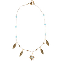 Bracelet chaîne de cheville composé d'une chaîne avec pampilles plumes en acier doré, de perles de couleur turquoise et d'un pendentif étoile surmontée d'une pierre de couleur turquoise. Fermoir mousqueton avec 3 cm de rallonge.