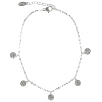 Bracelet chaîne de cheville composé d'une chaîne et de pampilles rondes martelées en acier argenté. Fermoir mousqueton avec 3 cm de rallonge.