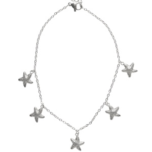 Bracelet chaîne de cheville composé d'une chaîne et d'étoiles de mer en acier argenté. Fermoir mousqueton avec 3 cm de rallonge.