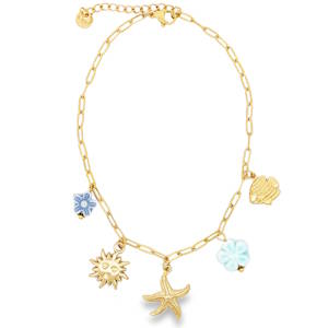 Apportez une touche de soleil et de fraîcheur à votre allure avec cette magnifique chaîne de cheville au style bohème et estival conçue en acier. Conçue pour résister à vos aventures (et aux plongeons imprévus), elle est l'accessoire indispensable pour sublimer vos jambes durant la saison chaude. Elle est ornée de cinq pampilles délicates qui capturent l'esprit des vacances. Un poisson finement gravé et une étoile de mer texturée en acier doré, accompagnés d'un soleil radieux au visage souriant. Deux fleurs dans des tons de bleu azur et bleu ciel, apportant une douceur printanière à l'ensemble. Dotée d'un fermoir mousqueton sécurisé et d'une chaînette d'extension, permettant d'ajuster parfaitement la longueur à la morphologie de votre cheville.