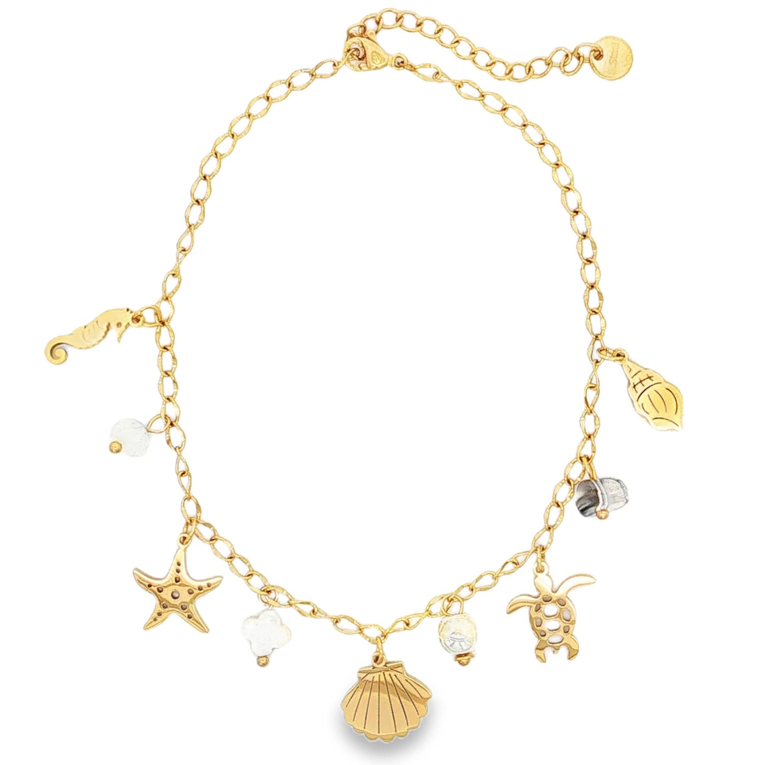 Apportez une touche de fraîcheur marine à votre allure avec cette magnifique chaîne de cheville en acier. Conçue pour évoquer les journées ensoleillées au bord de l'eau, elle marie avec élégance la brillance du doré et la douceur des teintes blanches.<br/>La chaîne est ornée de charms variés et finement travaillés qui capturent l'esprit de l'océan, un hippocampe gracieux, une étoile de mer détaillée et une tortue marine stylisée.<br/>Deux types de coquillages (une palourde et un murex) pour un look authentique.<br/>Des perles facettées blanches, ainsi qu'une perle d'imitation.<br/>Grâce à sa chaînette d'extension, ce bijou s'adapte parfaitement à toutes les morphologies de chevilles. Cheville Coquillage Etoile Tortue Adolescent Adulte Animaux Eté Femme Fille Nature Printemps Apportez une touche de fraîcheur marine à votre allure avec cette magnifique chaîne de cheville en acier. Conçue pour évoquer les journées ensoleillées au bord de l'eau, elle marie avec élégance la brillance du doré et la douceur des teintes blanches.<br/>La chaîne est ornée de charms variés et finement travaillés qui capturent l'esprit de l'océan, un hippocampe gracieux, une étoile de mer détaillée et une tortue marine stylisée.<br/>Deux types de coquillages (une palourde et un murex) pour un look authentique.<br/>Des perles facettées blanches, ainsi qu'une perle d'imitation.<br/>Grâce à sa chaînette d'extension, ce bijou s'adapte parfaitement à toutes les morphologies de chevilles. Cheville Coquillage Etoile Tortue Adolescent Adulte Animaux Eté Femme Fille Nature Printemps