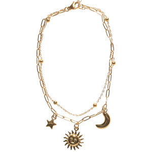 Bracelet de cheville double rangs composé d'une chaîne en acier doré et d'une chaîne avec pendants étoile, soleil et croissant de lune en acier doré. Fermoir mousqueton avec 5 cm de rallonge.