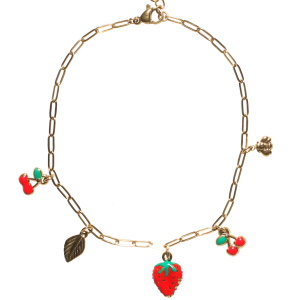 Bracelet chaîne de cheville composé d'une chaîne avec des pendants en forme d'abeille et de feuille en acier doré et des pendants fraise et cerises pavés d'émail rouge et vert. Fermoir mousqueton avec 4 cm de rallonge. Appréciée l'été mais aussi toute l'année, cette chaîne de cheville va embellir vos pas et mettre en valeur vos pieds. Portée depuis l'antiquité, riche de significations, la chaîne de cheville est devenue aujourd'hui un bijou incontournable.