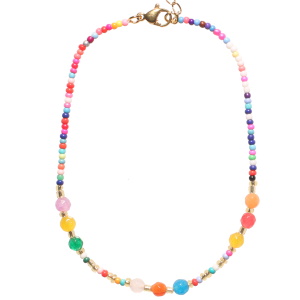 Bracelet chaîne de cheville composé de perles en acier doré, de perles multicolores et des perles de cristal multicolore. Fermoir mousqueton en acier doré avec 3 cm de rallonge.