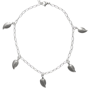 Bracelet chaîne de cheville composé d'une chaîne avec pampilles en forme de feuille en acier argenté. Fermoir mousqueton avec 5 cm de rallonge.