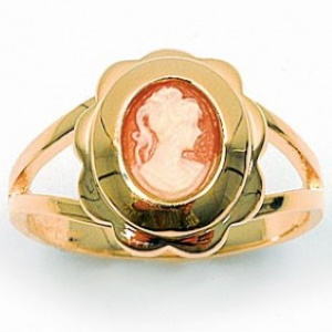 Bague en plaqué or jaune 18 carats surmontée d'une camée cornaline.