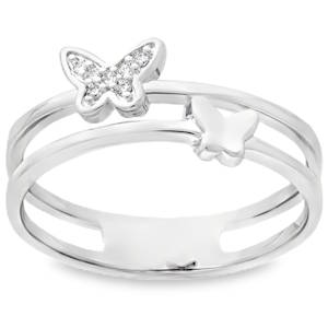 Sublime bague multi-rangs en argent 925 rhodié, ornée de délicats motifs papillons. L'un scintille grâce à un pavage d'oxydes de zirconium incolores taille brillant, offrant une luminosité exceptionnelle. Cette création symbolise la légèreté et la grâce, parfaite pour ajouter une touche de raffinement à votre quotidien. Un bijou qui allie modernité et élégance intemporelle.