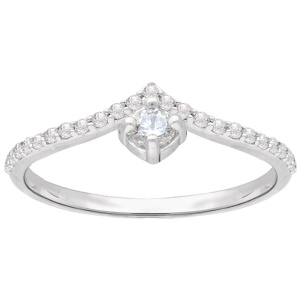 Bague en forme de V en argent 925/000 rhodié ornée d'oxydes de zirconium blancs et surmontée d'un oxyde de zirconium blanc serti griffes.