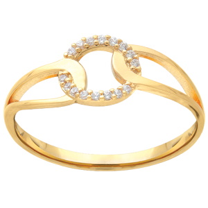 Bague en plaqué or jaune 18 carats entrelacée d'un cercle pavé d'oxydes de zirconium blancs.