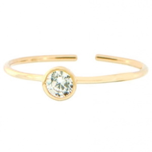 Bague pour phalange en plaqué or jaune 18 carats surmontée d'un oxyde de zirconium blanc serti clos. Taille 44 ajustable.