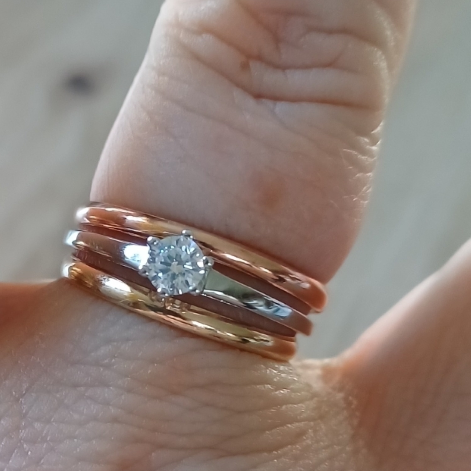 Bague alliance demi jonc en plaqué or rose. Alliance Adolescent Adulte Femme Fiançailles Fille Garçon Homme Indémodable Mariage Mixte Bague alliance demi jonc en plaqué or rose. Alliance Adolescent Adulte Femme Fiançailles Fille Garçon Homme Indémodable Mariage Mixte