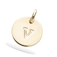 Pendentif médaille ronde avec la lettre gravée V en plaqué or jaune 18 carats. Vendu seul sans chaîne.