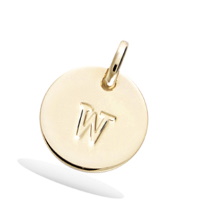 Pendentif médaille ronde avec la lettre gravée W en plaqué or jaune 18 carats. Vendu seul sans chaîne.