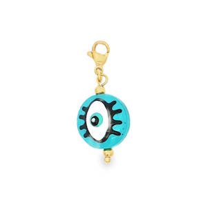 Ce ravissant pendentif charm's en acier doré arbore un design original. L'oeil stylisé, aux détails fins, apporte une touche d'originalité et de mystère. Un bijou délicat, parfait pour ajouter une note personnelle à votre style.