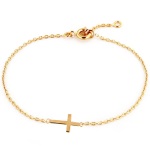 Bracelet croix en plaqué or 18 carats avec fermoir anneau ressort.