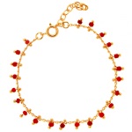 Bracelet en plaqué or jaune 18 carats et perles de couleur corail.