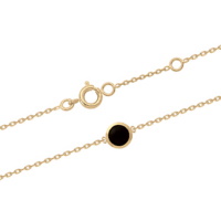 Bracelet composé d'une chaîne en plaqué or jaune 18 carats et d'un cabochon (pierre polie) de couleur noire. Fermoir anneau ressort avec anneau de rappel à 15 et 17 cm.
