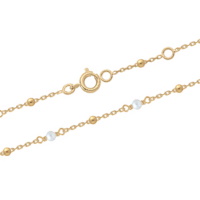 Bracelet composé d'une chaîne en plaqué or jaune 18 carats et de perles d'eau douce. Fermoir anneau ressort avec 3 cm de rallonge.
