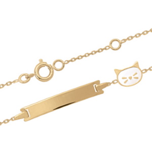 Bracelet gourmette pour enfants composé d'une chaîne en plaqué or jaune 18 carats et d'une tête de chat pavée d'émail blanc. Fermoir anneau ressort avec anneaux de rappel à 12.5 et 14.5 cm.