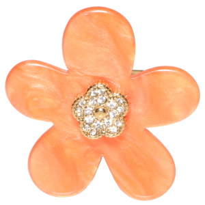 Bague en acier doré surmontée d'une fleur de couleur orange nacrée et d'une fleur en acier doré sertie de strass. Taille ajustable.