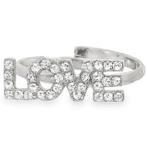 Exprimez votre affection avec cette bague bandeau en acier argenté éclatant, ornée d'un mot LOVE scintillant. Chaque strass incolore, taillé en brillant rond, illumine la pièce d'un éclat inégalable. Un bijou idéal pour célébrer l'amour, à porter seul ou à combiner pour un style personnalisé. Taille ajustable.