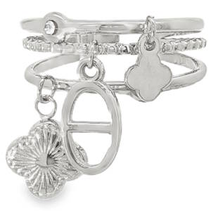 Sublimez votre collection avec cette bague en acier argenté éclatant. Cette bague comprend une anneau sertie d'un strass rond de taille brillant, apportant une touche d'éclat intemporel. Confectionné avec soin, cette bague ajoute une élégance raffinée à toute tenue. Taille ajustable.