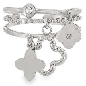 Sublime bague en acier argenté, une alliance moderne de sophistication et de fantaisie. Chaque anneau se distingue par son design unique, l'un orné d'un strass rond taille brillant éclatant. Des breloques délicates ajoutent une touche ludique, rendant cet ensemble irrésistible pour la femme qui apprécie l'élégance discrète. Taille ajustable.