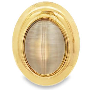 Arborez l'élégance discrète avec cette bague en acier doré. Son cabochon de pierre capture la lumière, offrant un éclat subtil et mystérieux. Une pièce raffinée qui allie tradition et design contemporain, idéale pour affirmer votre style avec sophistication. Un accessoire distinctif pour la femme moderne. Taille ajustable.