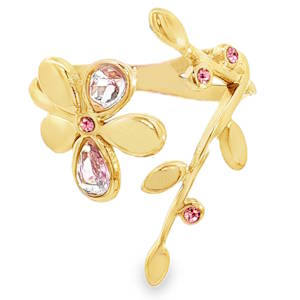 Bague cocktail en acier doré, ornée d'un cristal rose de forme poire taillé en cabochon, offrant une clarté SI et une transparence translucide. La finition et la symétrie de la pierre sont bonnes, rehaussant l'éclat et le charme floral de cette création unique. Un bijou raffiné qui apportera une touche de couleur et d'élégance à votre collection. Taille ajustable.