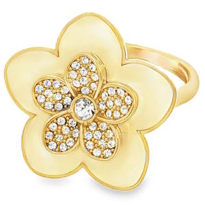 Captivant bague cocktail en acier doré, une pièce maîtresse de joaillerie. Son design floral, serti de strass ronds taille brillant, offre un éclat éblouissant. Une alliance parfaite de luxe et d'élégance, conçue pour sublimer votre style avec raffinement. Taille ajustable.