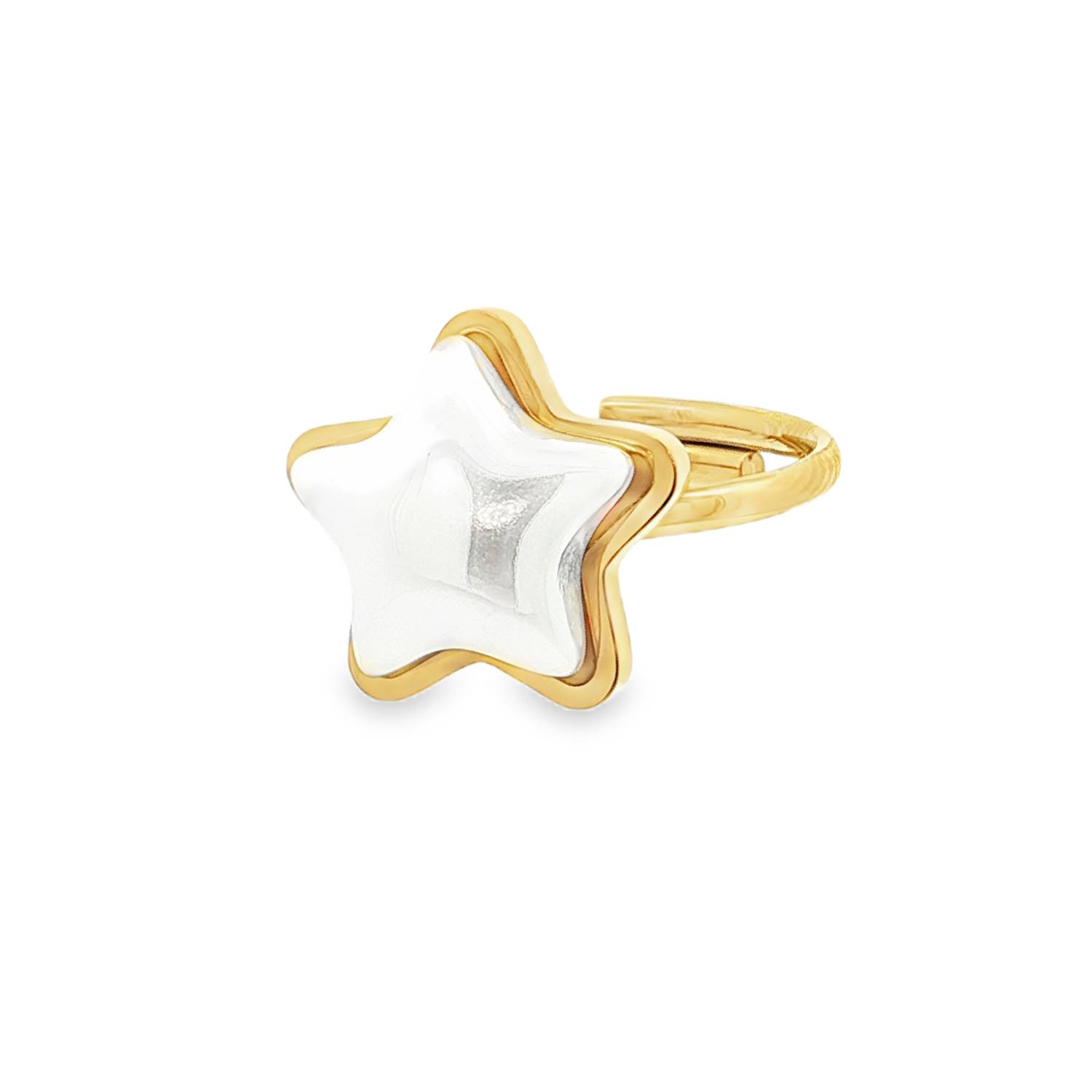 Laissez-vous séduire par cette bague cocktail exquise, confectionnée en acier doré éclatant.<br/>Elle est ornée d'une perle en forme d'étoile, taillée en cabochon.<br/>Cette bague audacieuse allie sophistication et originalité, ajoutant une touche de fantaisie à votre style.<br/>Taille ajustable. Etoile Adolescent Adulte Femme Fille Indémodable Nature Laissez-vous séduire par cette bague cocktail exquise, confectionnée en acier doré éclatant.<br/>Elle est ornée d'une perle en forme d'étoile, taillée en cabochon.<br/>Cette bague audacieuse allie sophistication et originalité, ajoutant une touche de fantaisie à votre style.<br/>Taille ajustable. Etoile Adolescent Adulte Femme Fille Indémodable Nature