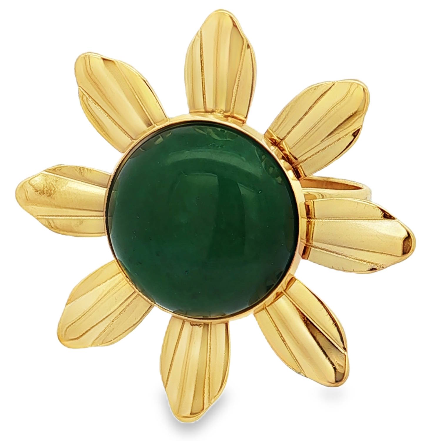 Arborez une élégance singulière avec cette bague cocktail audacieuse. La monture en acier doré rayonnant sublime une somptueuse pierre verte, taillée en cabochon rond.<br/>Cette gemme d'un vert profond fascine par sa translucidité. Un bijou captivant, promesse d'un style raffiné et remarqué.<br/>Taille ajustable. Rond Adolescent Adulte Femme Fille Fleurs Indémodable Nature Arborez une élégance singulière avec cette bague cocktail audacieuse. La monture en acier doré rayonnant sublime une somptueuse pierre verte, taillée en cabochon rond.<br/>Cette gemme d'un vert profond fascine par sa translucidité. Un bijou captivant, promesse d'un style raffiné et remarqué.<br/>Taille ajustable. Rond Adolescent Adulte Femme Fille Fleurs Indémodable Nature