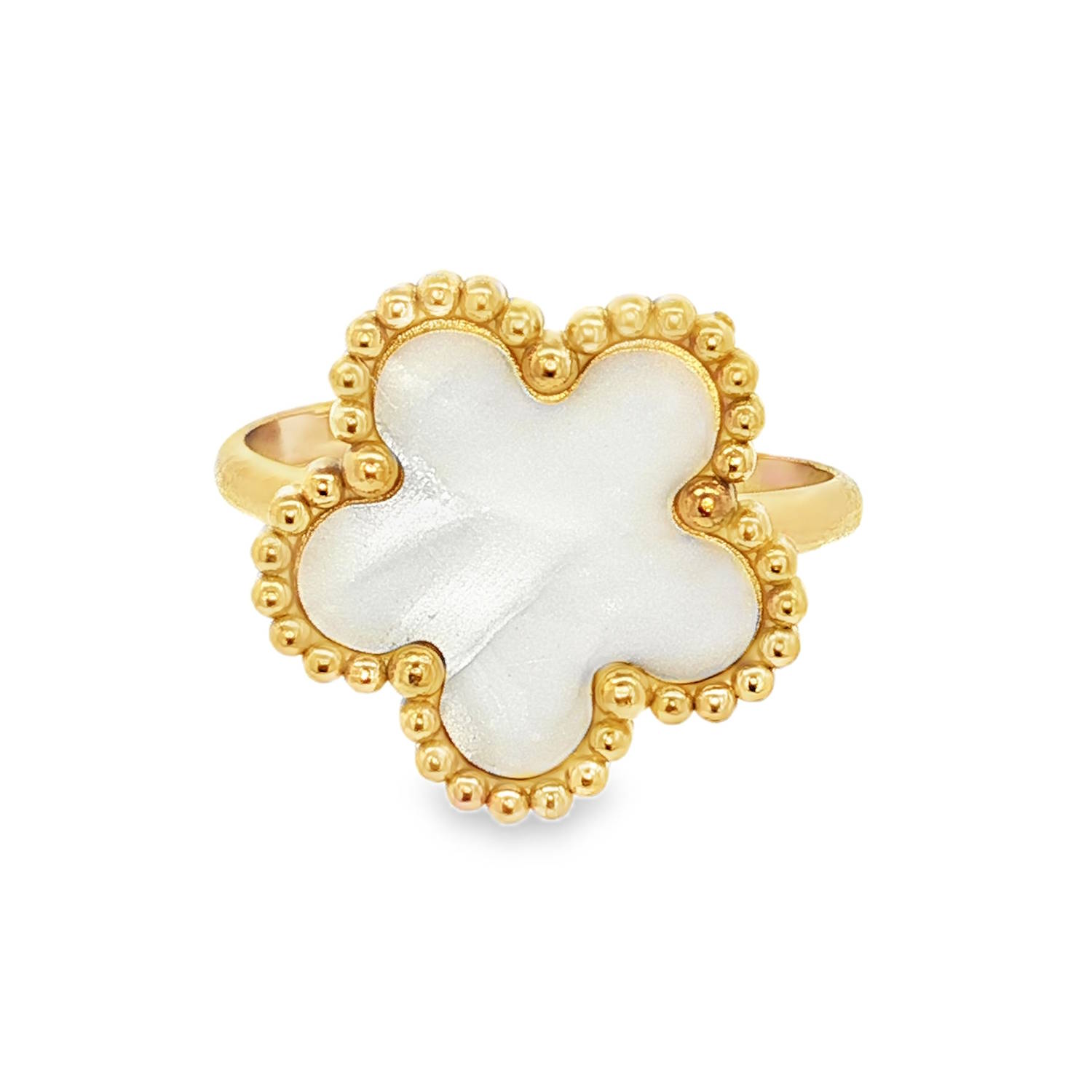 Cette bague sophistiquée marie l'élégance intemporelle d'un motif floral avec la durabilité moderne des matériaux de haute qualité. Elle se distingue par son design raffiné et sa finition soignée, idéale pour apporter une touche de luxe discret à n'importe quelle tenue.<br/>La bague arbore un plateau en forme de fleur stylisée. Le centre est orné de résine blanche irisée, captant la lumière pour un effet doux et nacré.<br/>Anneau ajustable pour s'adapter parfaitement à toutes les morphologies de doigts. Adolescent Adulte Femme Fille Fleurs Indémodable Nature Cette bague sophistiquée marie l'élégance intemporelle d'un motif floral avec la durabilité moderne des matériaux de haute qualité. Elle se distingue par son design raffiné et sa finition soignée, idéale pour apporter une touche de luxe discret à n'importe quelle tenue.<br/>La bague arbore un plateau en forme de fleur stylisée. Le centre est orné de résine blanche irisée, captant la lumière pour un effet doux et nacré.<br/>Anneau ajustable pour s'adapter parfaitement à toutes les morphologies de doigts. Adolescent Adulte Femme Fille Fleurs Indémodable Nature