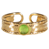 Bague en forme de chaîne maille serpent en acier doré surmontée d'un cristal de couleur verte serti clos de forme ronde. Taille ajustable.