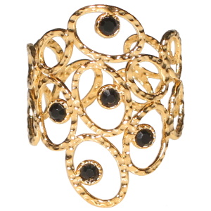 Bague composée de cercles ovales en acier doré sertie de strass noir. Taille ajustable.