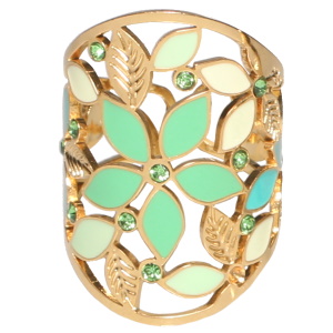 Bague en forme de fleurs avec feuilles en acier doré, pavée d'émail de couleur vert et de strass. Taille ajustable.
