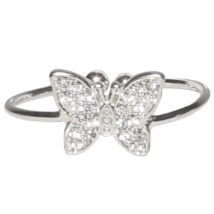 Bague en forme de papillon en acier argenté pavée de strass. Taille ajustable.