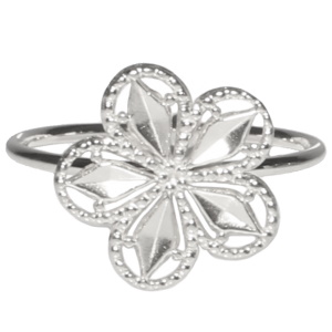 Bague en forme de fleur en acier argenté. Taille ajustable.